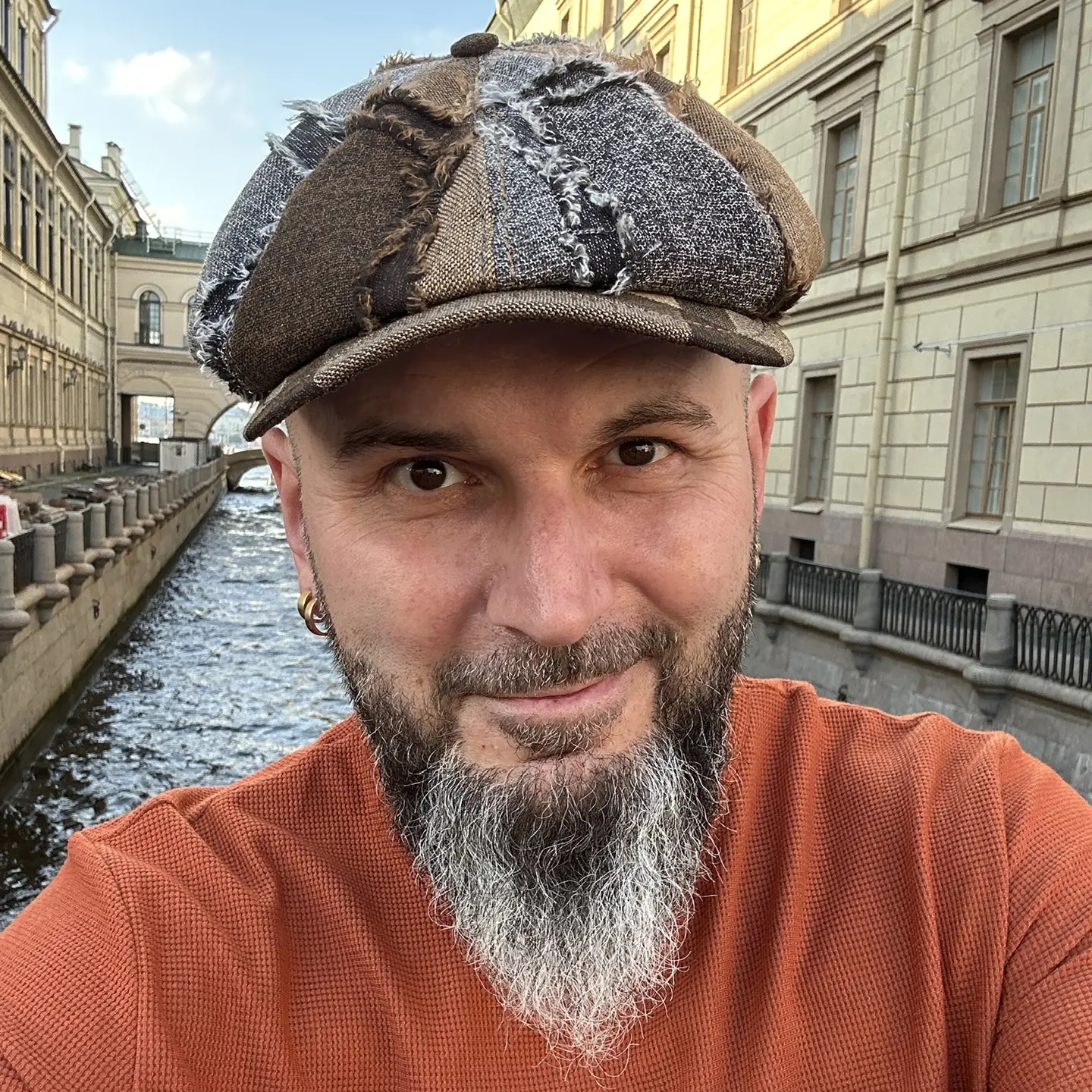 Юрист-юморист в Max